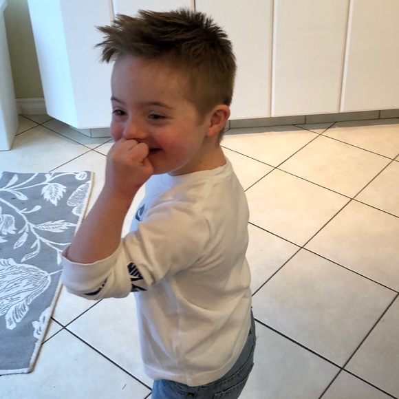 Meet your Posher, Ciara - Picture 2 of 2